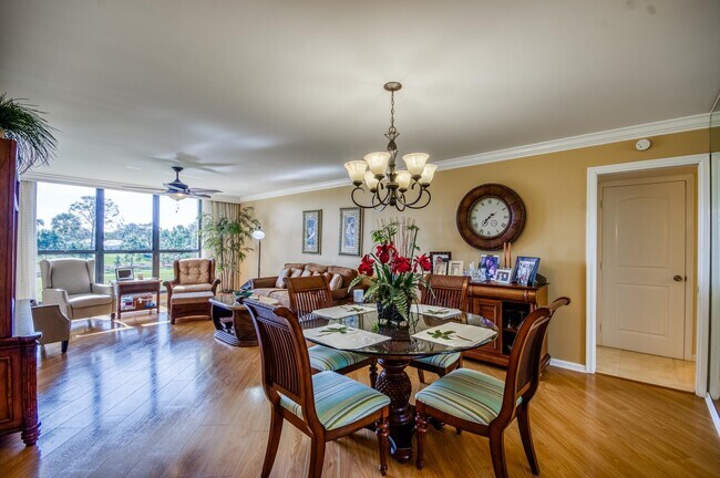 Foto del edificio - 5350 Woodland Lakes Dr