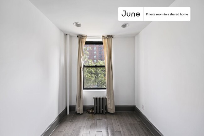 Building Photo - Private bedroom in 2 bed/1 bath Home
