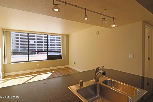 Foto del edificio - 450 N Arlington Ave