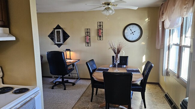 Foto del edificio - 1908 Refset Dr