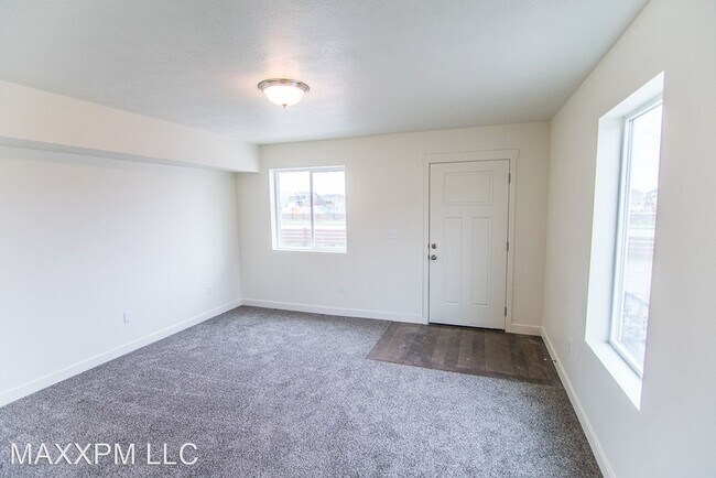 Building Photo - 3 br, 2.5 bath House - 56 E 670 N