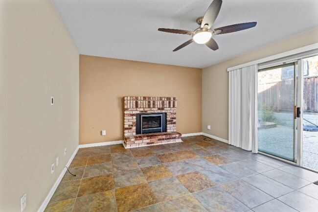 Foto del edificio - 2126 Sunhaven Ct