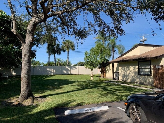 Building Photo - 3606 Alder Dr