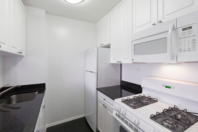 Photo - Windsor Court Apartments