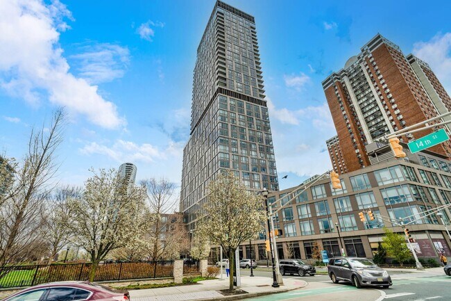 Building Photo - 75 Park Ln S
