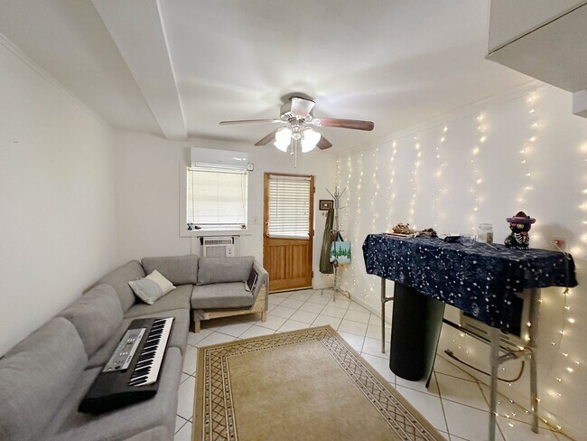 Foto del edificio - 732-A NE 3rd Ave. Gainesville, FL 32601 Duckpond