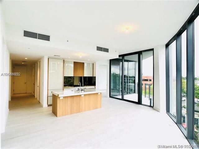 2831 S Bayshore Dr 605 - 2831 S Bayshore Dr  605