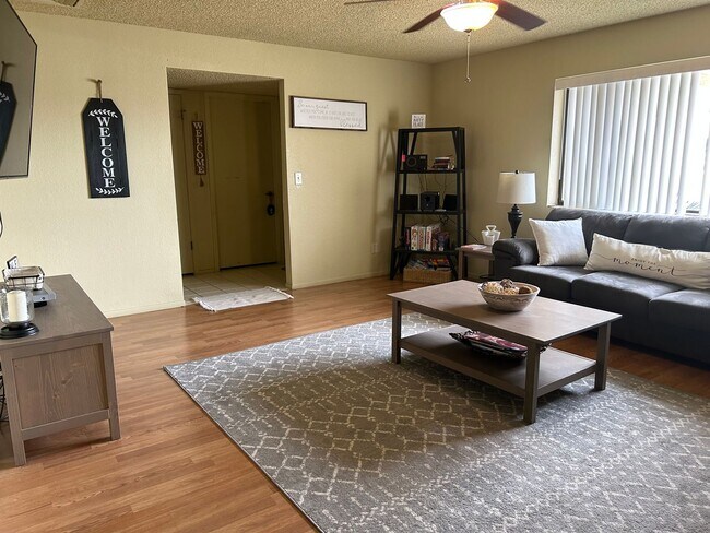 Building Photo - Long term unfurnished Pool Home