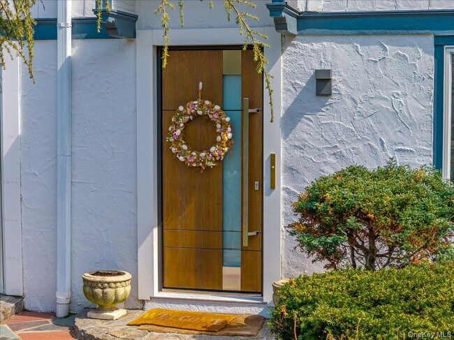 Foto del edificio - 166 Valley Stream Rd E