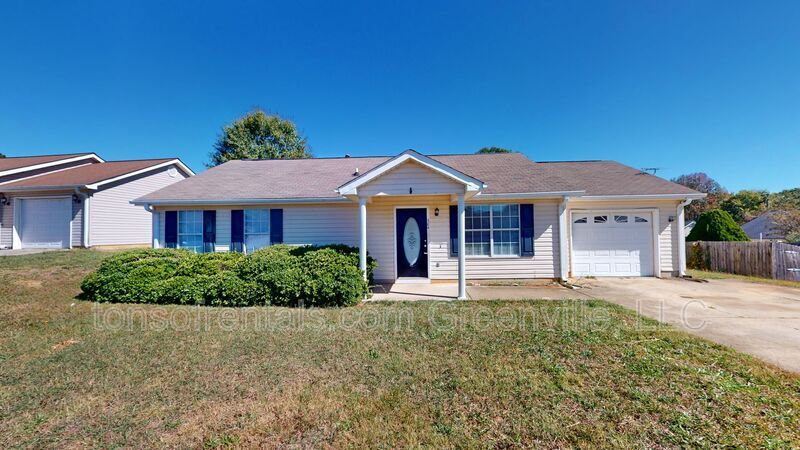 Foto principal - 304 Country Garden Dr