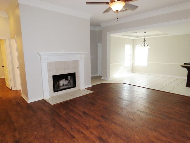 Building Photo - Gated Community in Whitehouse! Gorgeous 3 Bedroom, 2 Bath Home