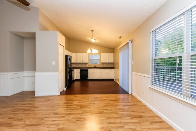 Foto del edificio - 762 Kingston Cir