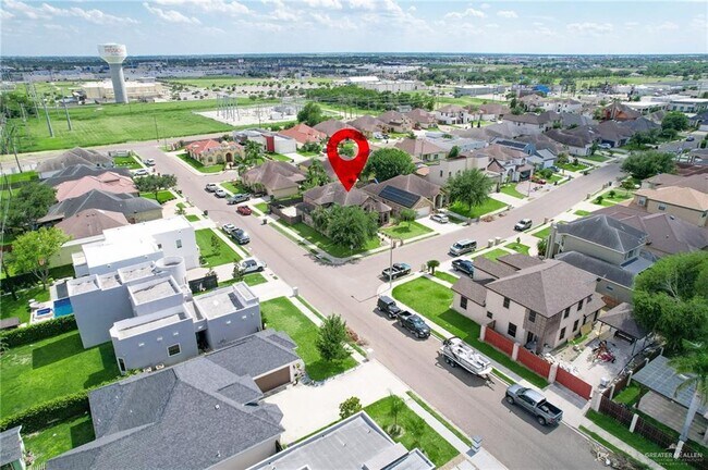 Foto del edificio - 2438 E 5th St