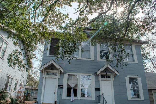 Foto del edificio - 621 Merrick St