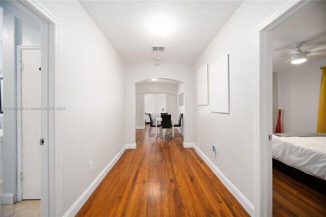 Foto del edificio - 1618 Madison St