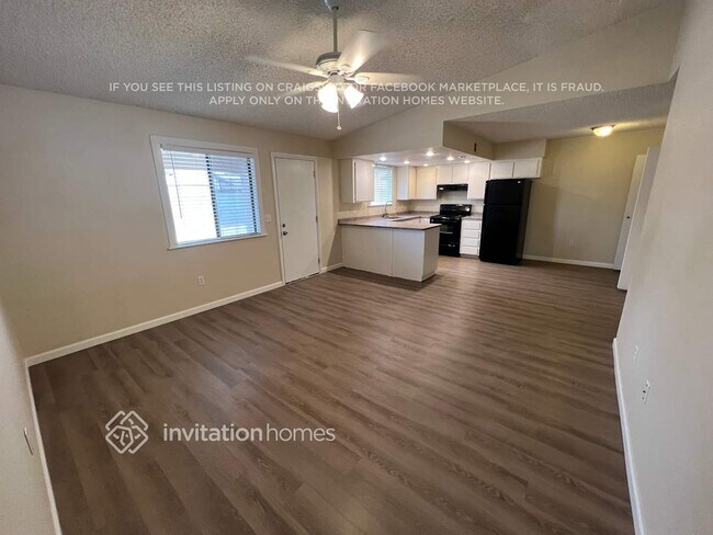 Building Photo - 2853 E Escondido Ave