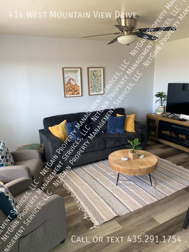 Foto del edificio - Newly Updated Pet Friendly 3 Bedroom Townhome