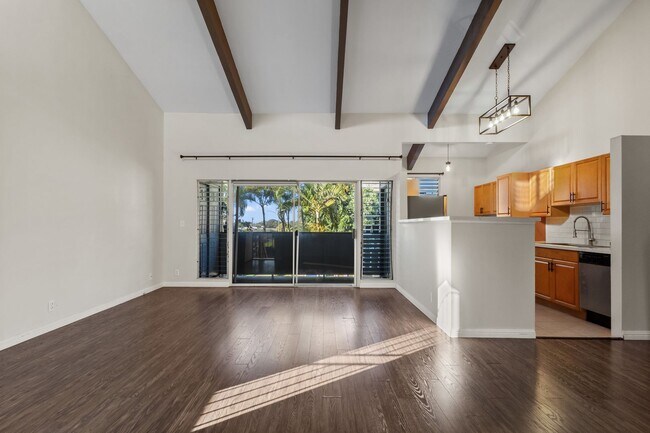 Foto del edificio - Spacious 3-Bed, 2-Bath Pet-Friendly Townhome in Prime Aiea Location – End Unit with Private Lanai...