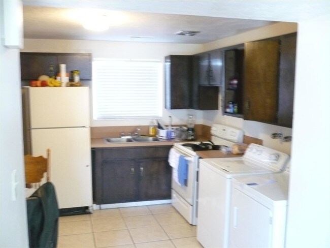 Building Photo - 3 S 400 E