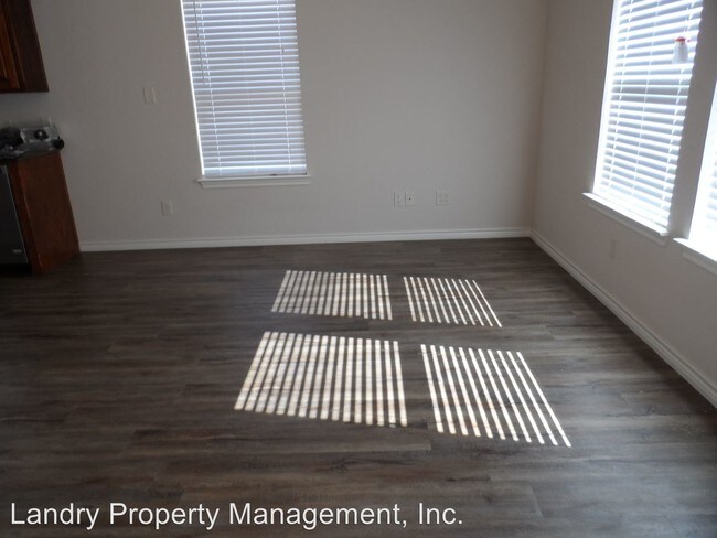 Building Photo - 1208 Country Club Rd