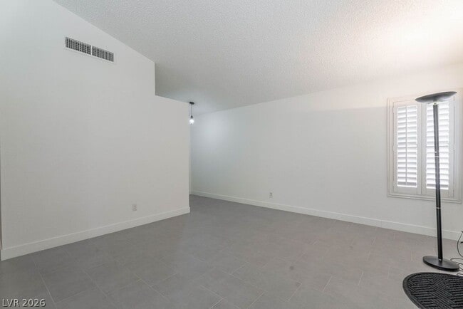 Building Photo - 7045 Sawtooth Dr