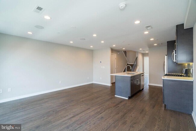 Building Photo - 1432 Clymer St