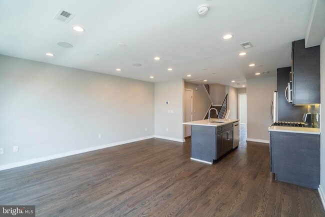 Building Photo - 1436 Clymer St