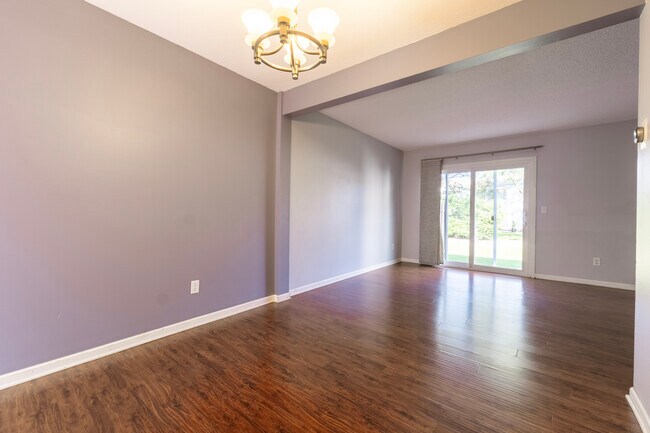 Foto del edificio - 2363 Dorland Ln E