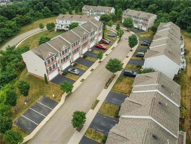 Building Photo - 219 Grace Manor Dr