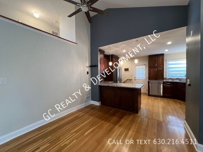 Foto del edificio - ***UPDATED SPLIT LEVEL / 3BDRM - 2BTH / SS...