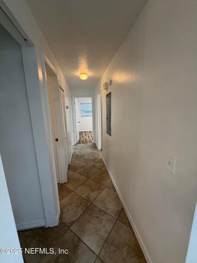 Foto del edificio - 2490 Woolery Dr