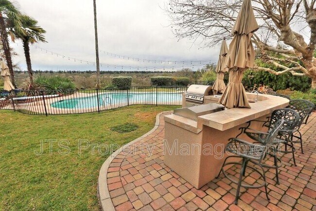 Foto del edificio - 8520 Emperor Dr