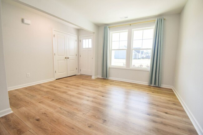 Foto del edificio - 3 Bedroom 2 Bathroom- No Pets