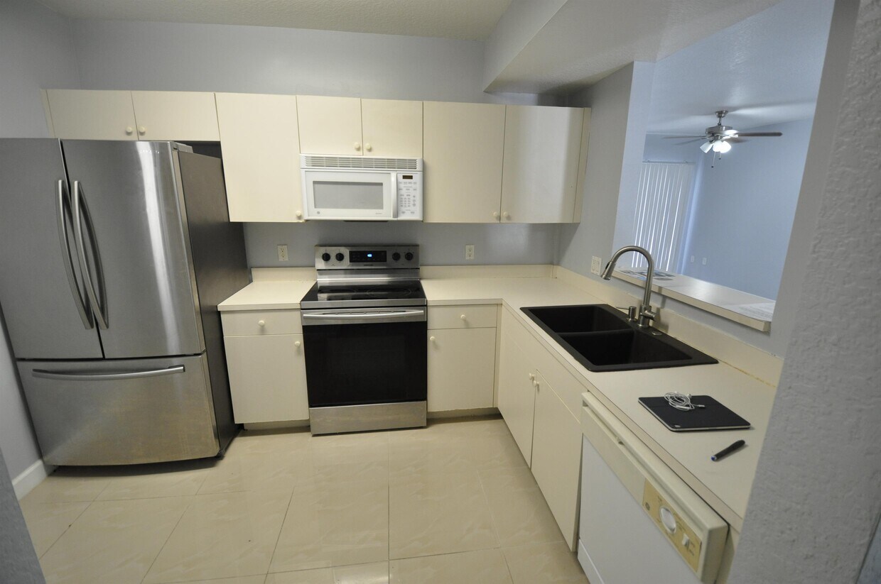 Primary Photo - 10600 Okeechobee Blvd