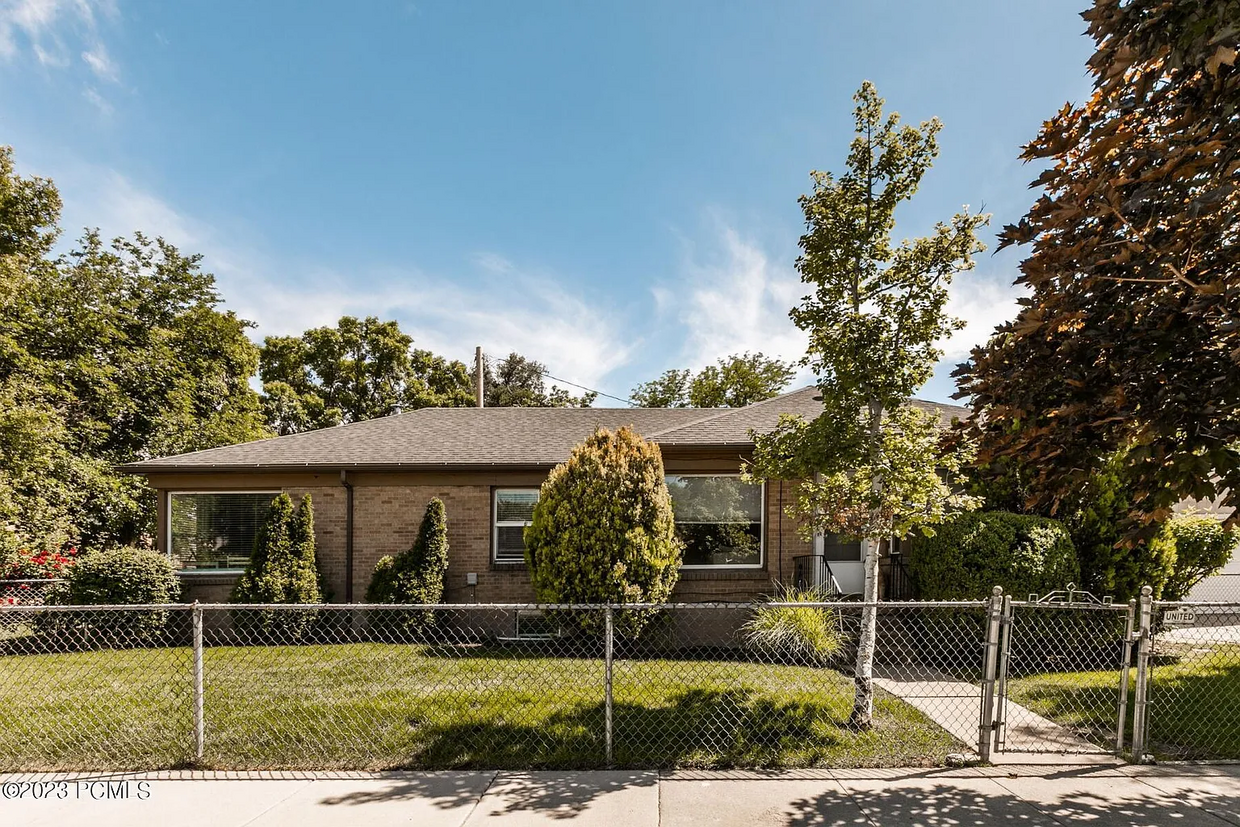 Primary Photo - 632 Kensington Ave