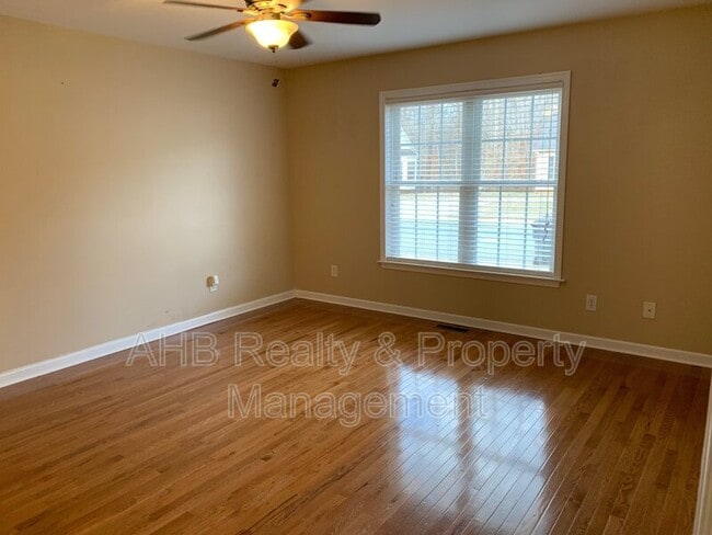 Building Photo - 401 Mallard Creek Dr