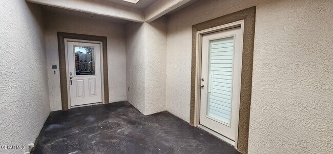 Foto del edificio - 7210 Longspur Drive