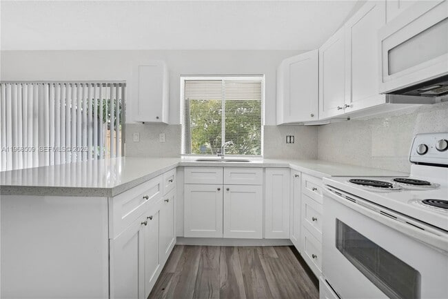 Foto del edificio - 20424 NW 15th Ave