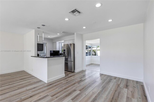 Foto del edificio - 921 SE 13th Ct