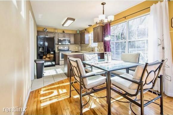 Primary Photo - 4 br, 2.5 bath House - 136 Boardwalk