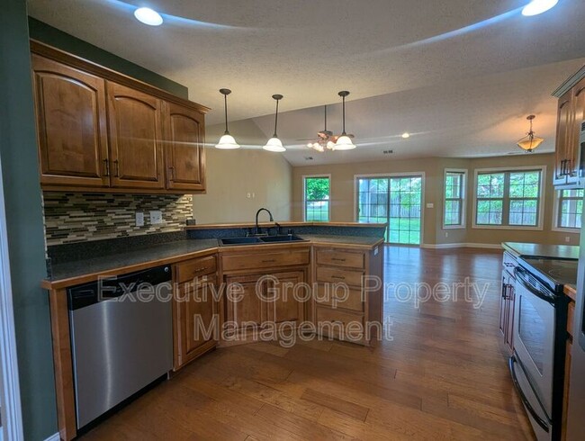 Foto del edificio - 120 Victory Lake Dr