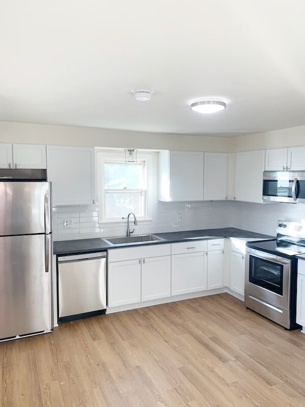 Kitchen - 2409 Superior St