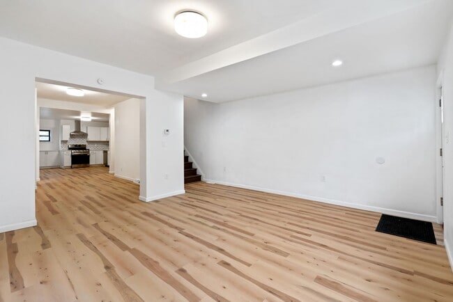 Building Photo - Newly Renovated 4 Bed, 2.5 Bath Home - Cen...