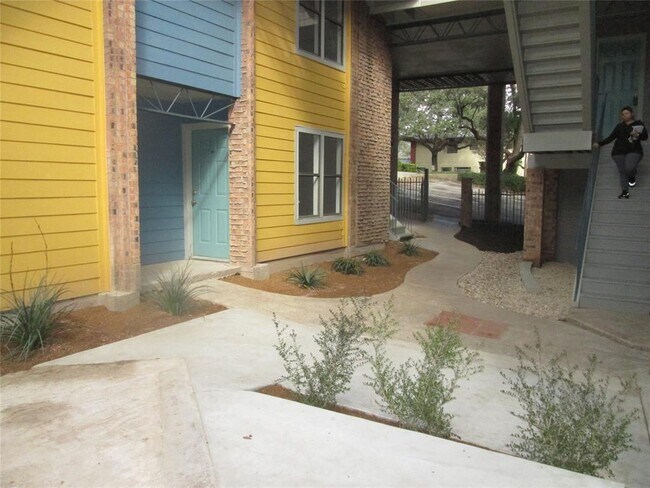Foto del edificio - 513 S Park Dr