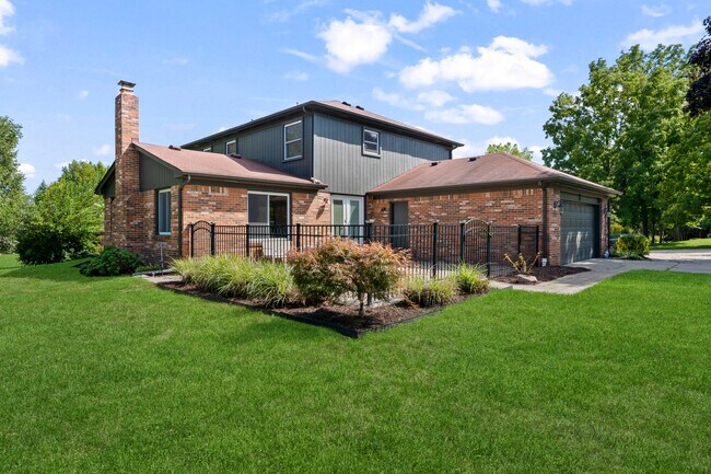 Building Photo - 38636 Rutgers Dr