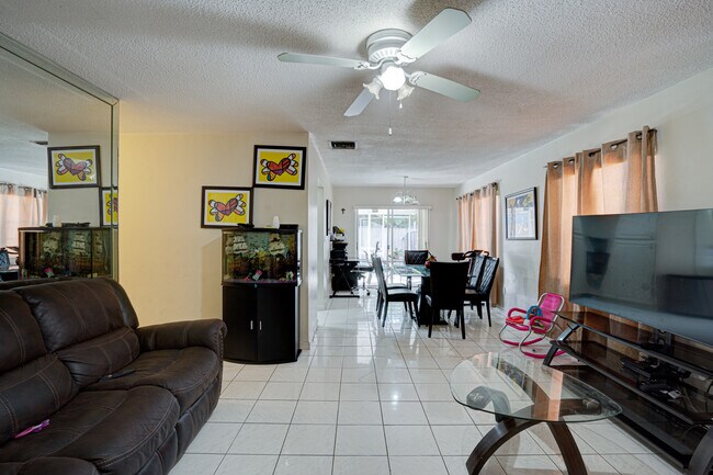Foto del edificio - 2026 SW 9th St