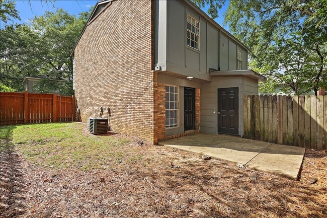 Photo - 1718-1720 Hazel Street Apartment