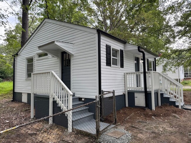 Building Photo - Charming Newly Renovated Home in Greensbor...