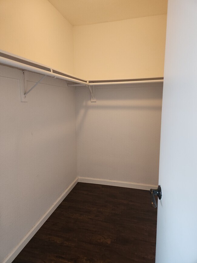 Building Photo - 1310 Brentwood Cir