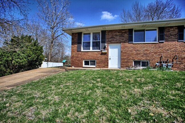 Foto del edificio - Completely Renovated 2 Bedroom Duplex in Collinsville - Great price and lots of space!